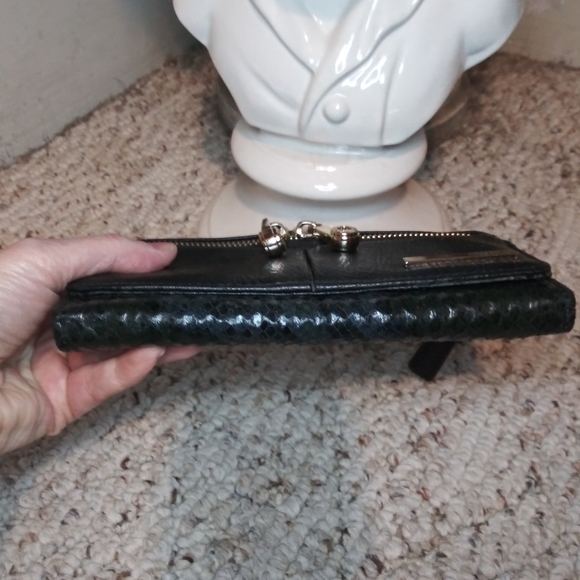 Kenneth Cole Reaction Black Snakeprint Faux Leather Wallet - Picture 4 of 14